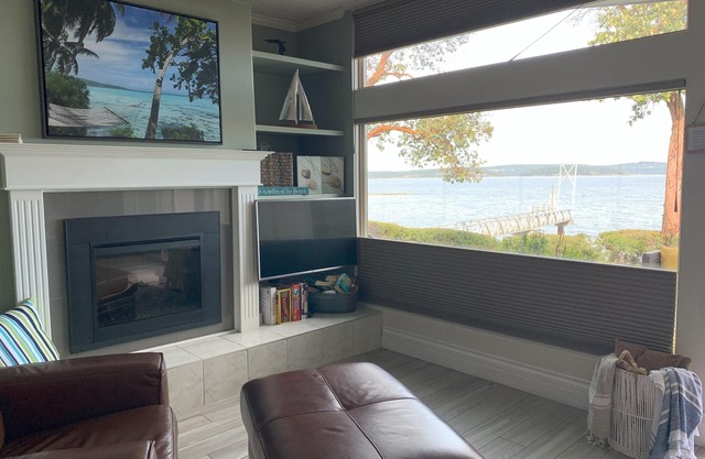 Beach Bliss oceanfront king suite! View, pool, hot tub & dock. Great Fall rates