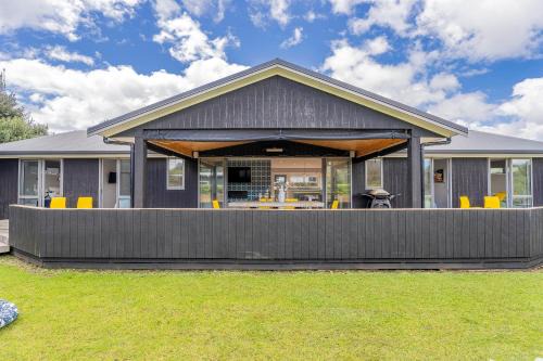 Beach Break Bach - Whangapoua Holiday Home
