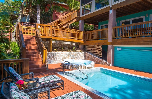 BEACH front between W Bay & W End - POOL & DOCK - screen porch - Sunsets galore