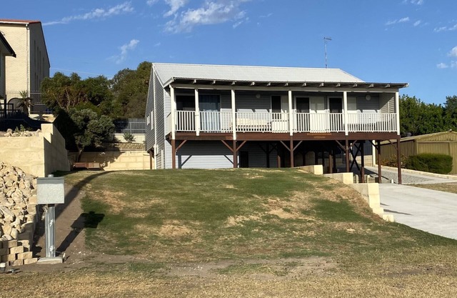 Beach Front - Pet Friendly - Holiday Home - Guilderton-Moore River
