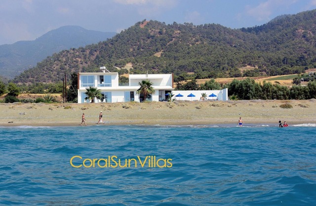 Beach Front Spectacular Villa, Pool face to the beach, nVILLAS for GROUPS