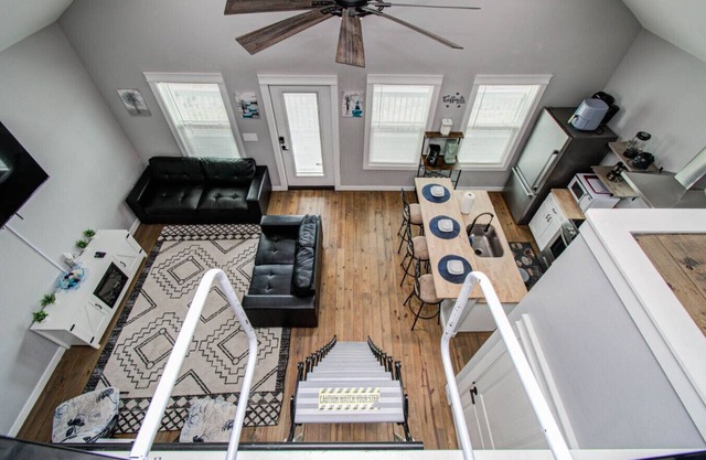 Beach Getaway w/2 King Suites & 2 Min from Beach!