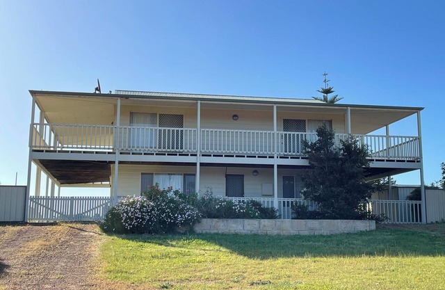 Beach Haven - a spacious 2-storey beach house with beautiful sunset views!