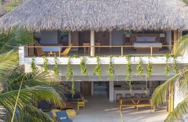 Beach House #4, La Flia.
