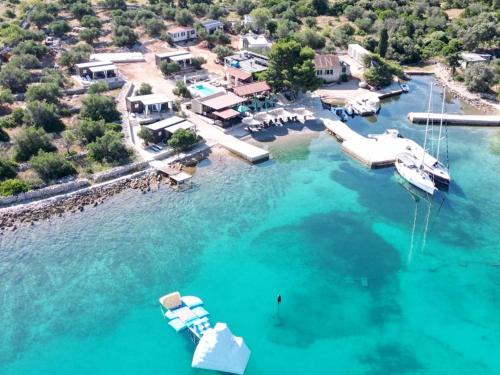 Beach house Lady - resort & tavern BAIN, free transport, pool, Island of Žut - Kornati