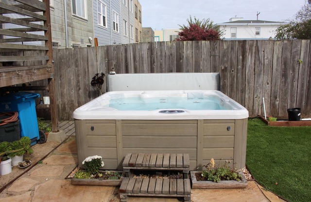 Beach House - One Block from Ocean Beach. 30 Day Minimum - 50% Discount