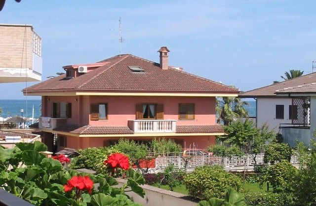 Beach house Roseto apartment on the sea