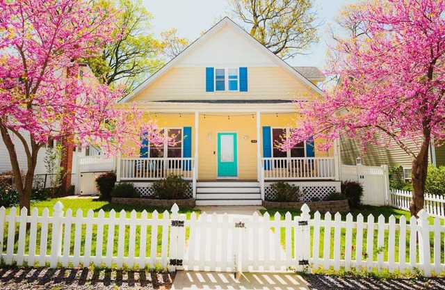 Beach House w/Yard, Beach Passes, Firepit, King Beds near Boardwalk, Restaurants