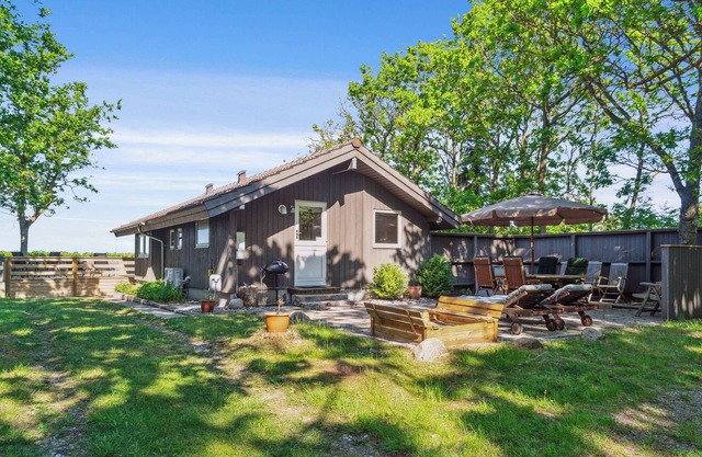 Beach house with sea view of the Great Belt