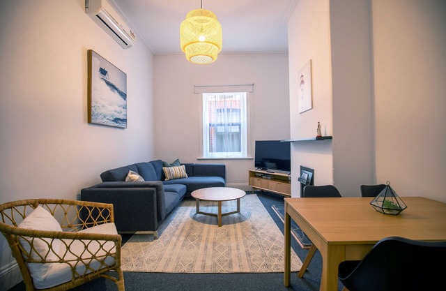 Beach & Pines | Large 3BR House Glenelg | Wifi | BBQ