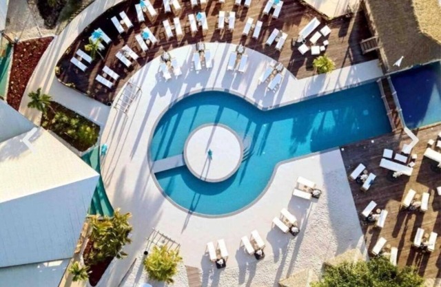 Beach & pool residence