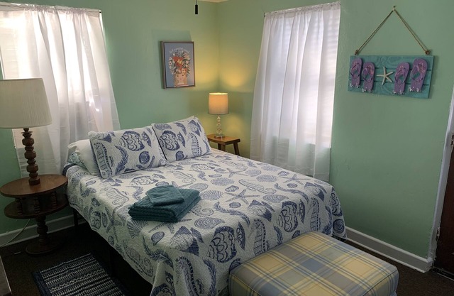 Beach Side Studio #1 (Apartment) - Pets Allowed by RedAwning