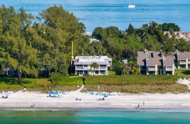 Beach View Condo-Quiet & Secluded Private Beach