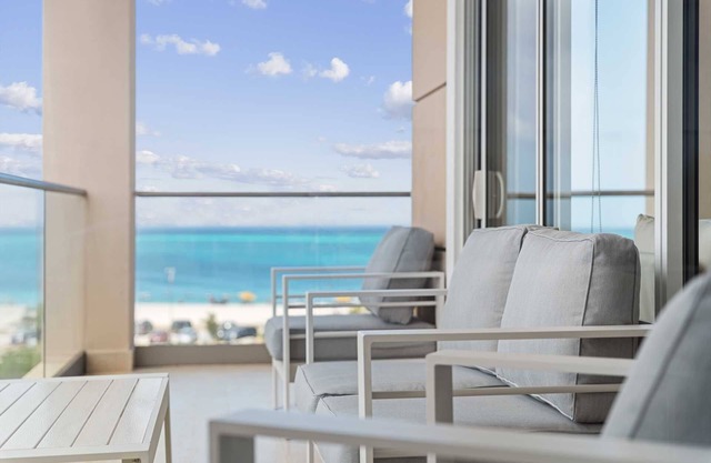 Beach View - Vista Paradiso 2BR condo - LV410