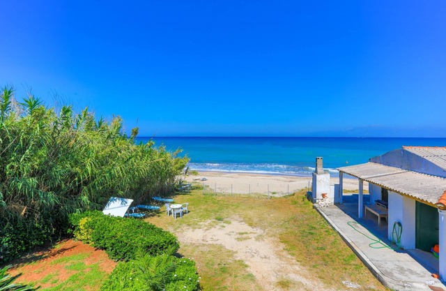 Beach Villa Vaso Dio: Beachfront, stunning views