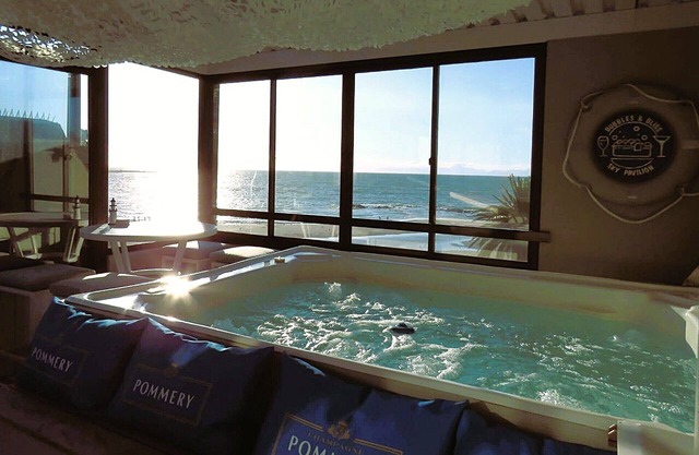 'Beach2Anchor' -Central Beachfront 5 bedroom Condo with Jacuzzi