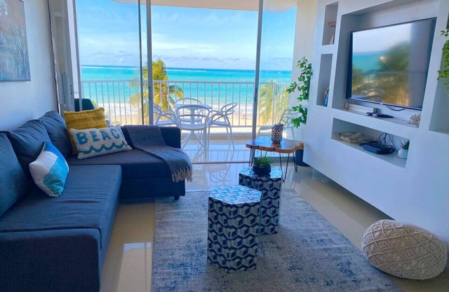 Beachfront 2b/2b King Bed Isla Verde Parking