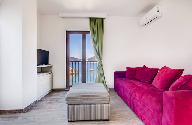 Beachfront 2BR Apartment in Przno