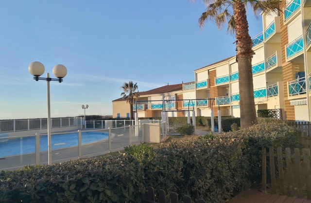 Beachfront apartment with pool, air conditioning and wifi