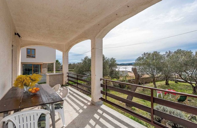 Beachfront Apartment Lostura with sea view