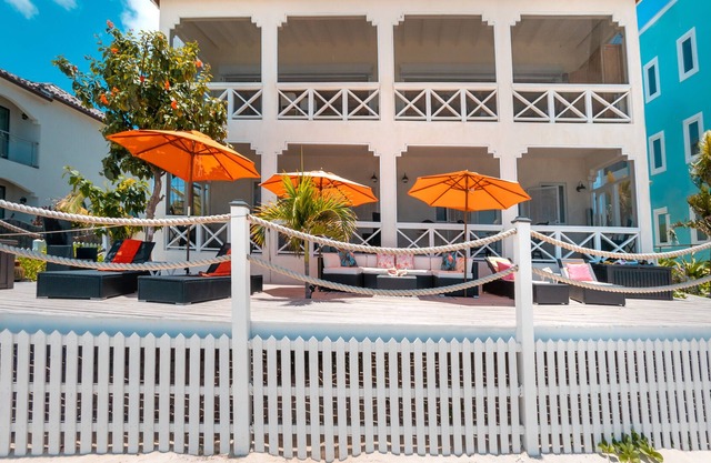 BEACHFRONT APT SOUTH SUITE