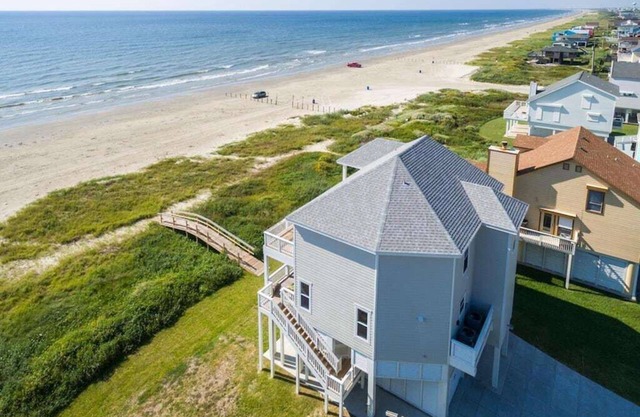 Beachfront Beauty w/4 King Beds Ultimate Getaway!