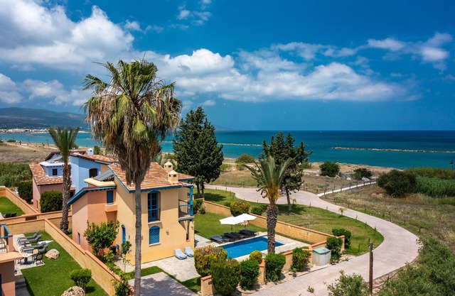 Beachfront Bliss: 3-Bdr Villa with Private Pool & Stunning Views