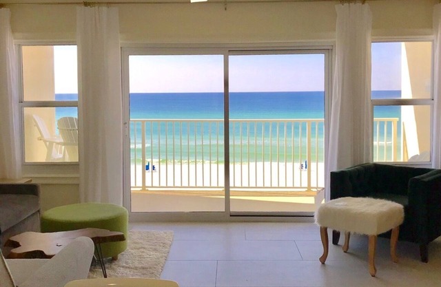 Beachfront Condo, 1 King Bedroom + Bunk, 2 baths, sleeps 6