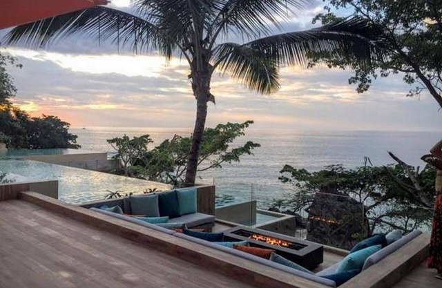 Beachfront Condo, Spectacular View, 2 BR/2 BA Large, New, Quiet and Secure.
