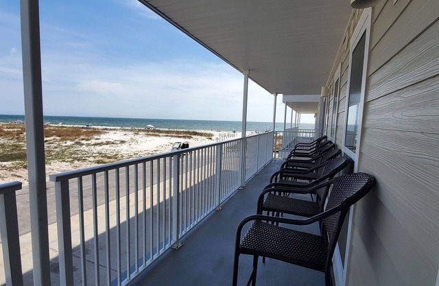 Beachfront Condo/Pool at Surfside. Best view too! Perfect 2BR/2BA Sleeps 6
