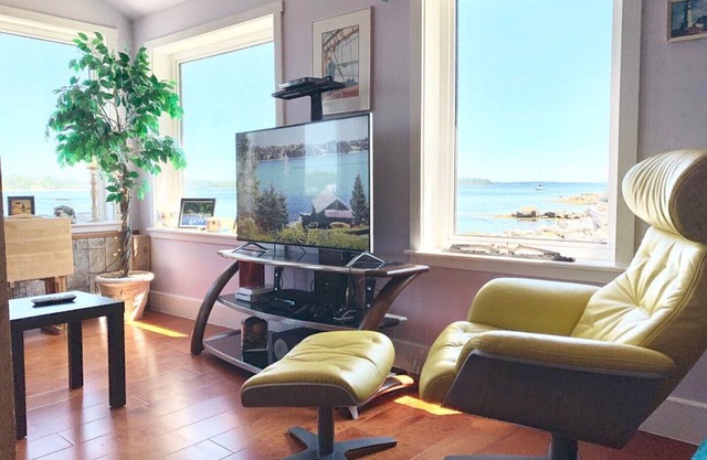 Beachfront Cottage on Beautiful St Margarets Bay - Ingramport, Nova Scotia
