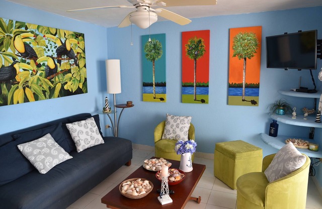 Beachfront Flamingos Condo With Pool - WIFI (ask)