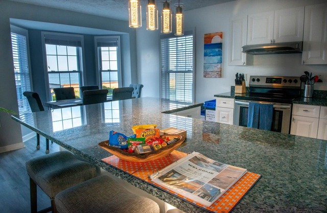 Beachfront Getaway, Dolphin Suite, 🐶 💙