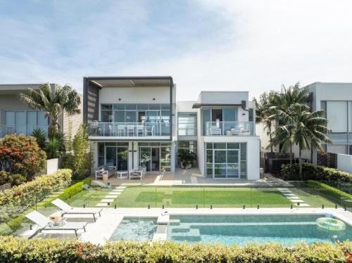 Beachfront Haven Magenta