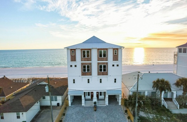 Beachfront Home Sugar Sands - Sleeps 18, Private Pool, Beachfront, Family Fun