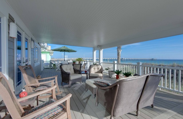 BEACHFRONT HOME AT PIER PARK