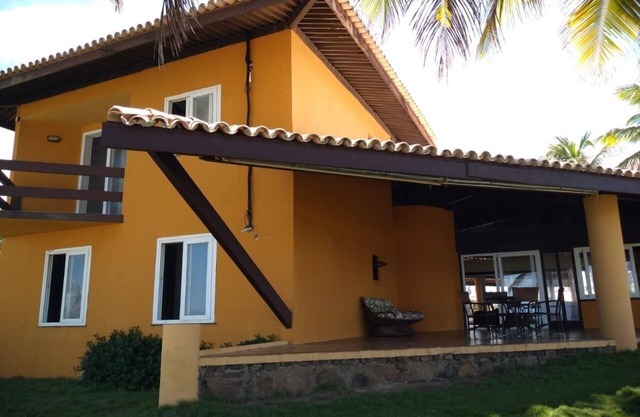 Beachfront house in the Interlagos Condominium. Comfort, space and safety.