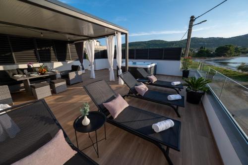 Beachfront house Miamore - 10 m from the sea