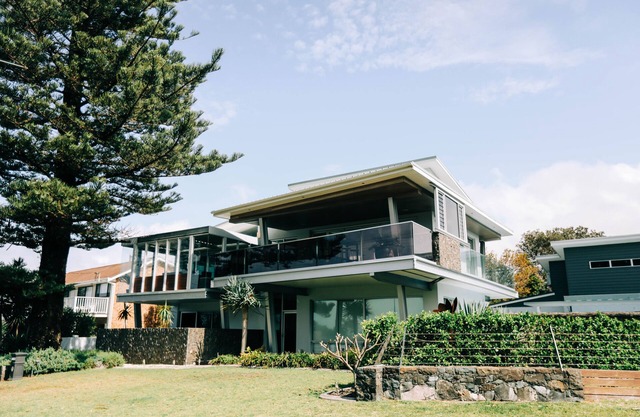 Beachfront Luxury Home - SALTASH