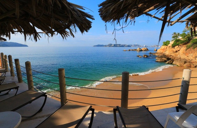 Beachfront Suite at Hotel Torres Gemelas