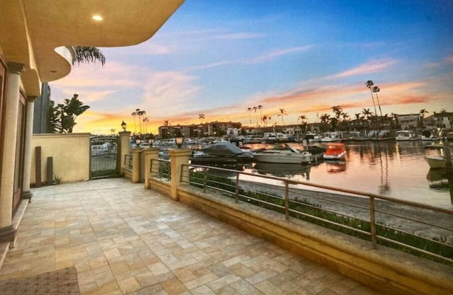 Beachfront Naples Island Mansion w/private beach