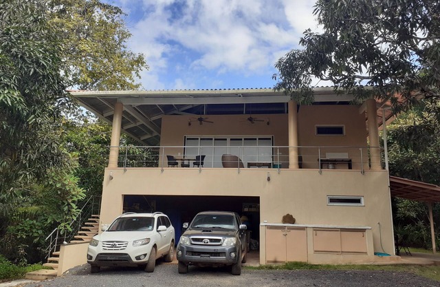 Beachfront Nature Rentals. Private Full Floor Guesthouse Studio