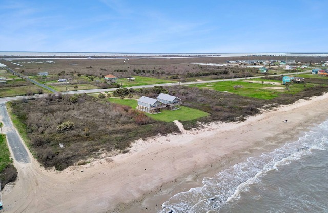 Beachfront Oasis-2- For A Relaxing Getaway!
