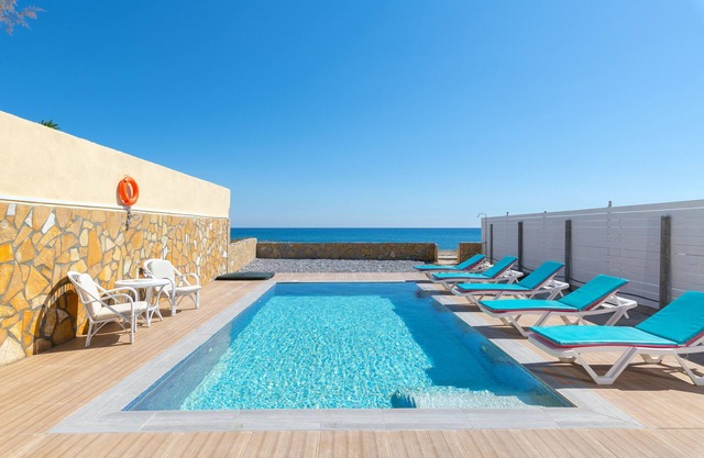 beachfront pool villa Cottage