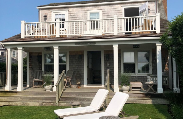 Beachfront, pristine, luxury cottage!