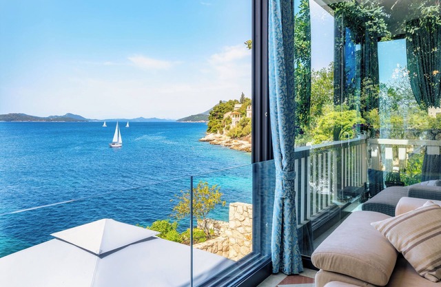Beachfront Royal Suite
