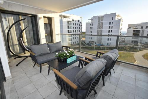 Beachfront Sea View Dream Escape - 3BR with Mamad