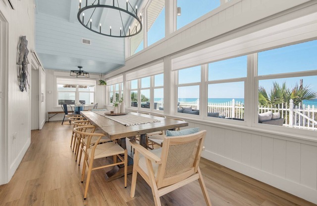 BEACHFRONT: Spacious Family Home Stunning Views Steps to Sand and Surf Hot tub