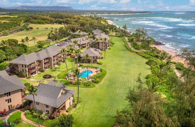 Beachfront Spectacular Ocean views , steps to white sand Beach & walk bike Path