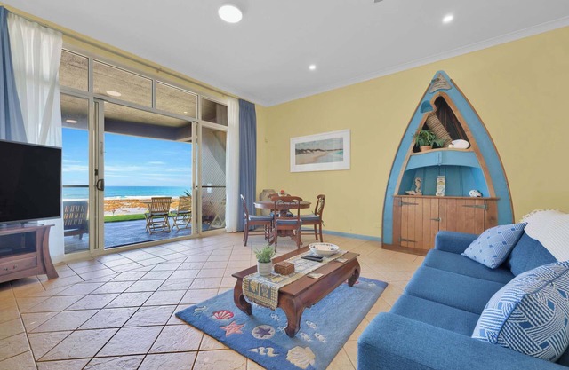 Beachfront Stay, Private & Romantic l Nova Escapes